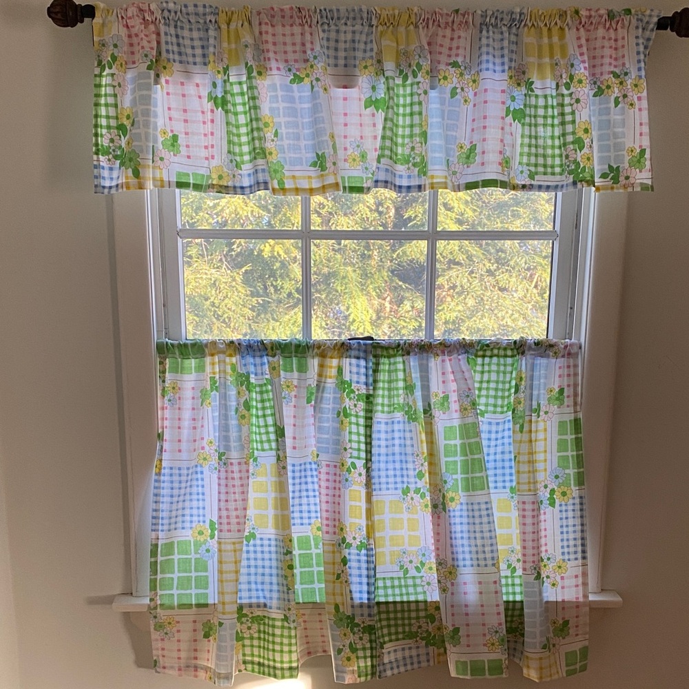 VTG Bedsheet Restyled Café Curtains